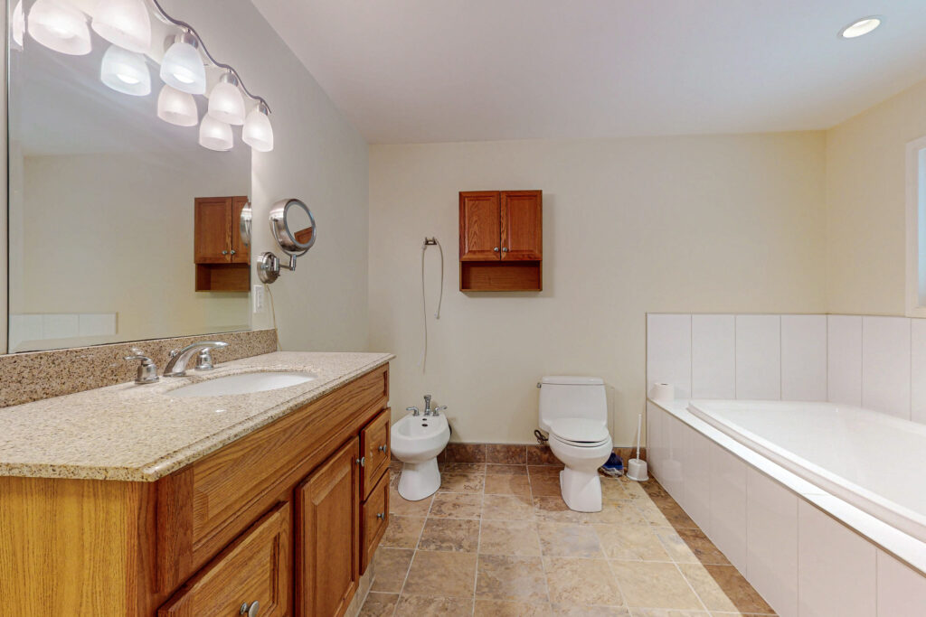 1661 Fulford-Ganges Road_Ian Brown_Coastline Photography-14